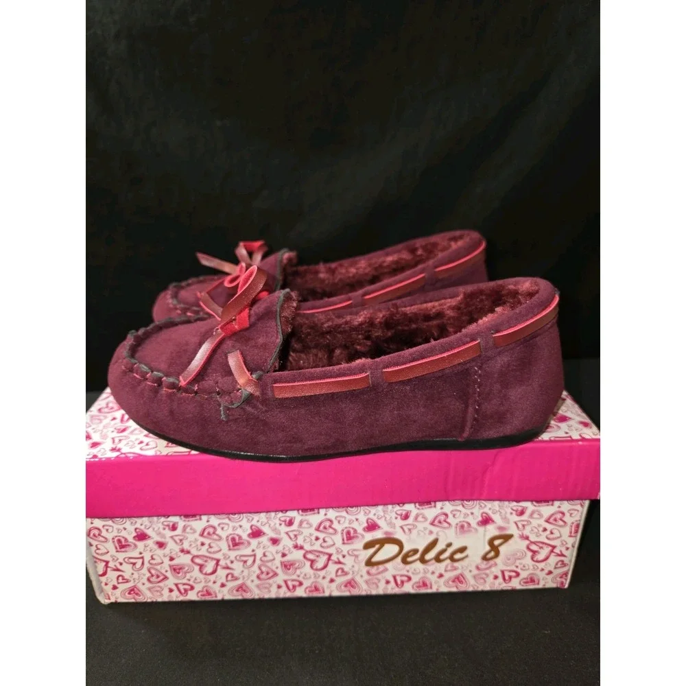 Crazy 8 Moccasin. Low Top‎ Boots Size 9 Burgandy New!